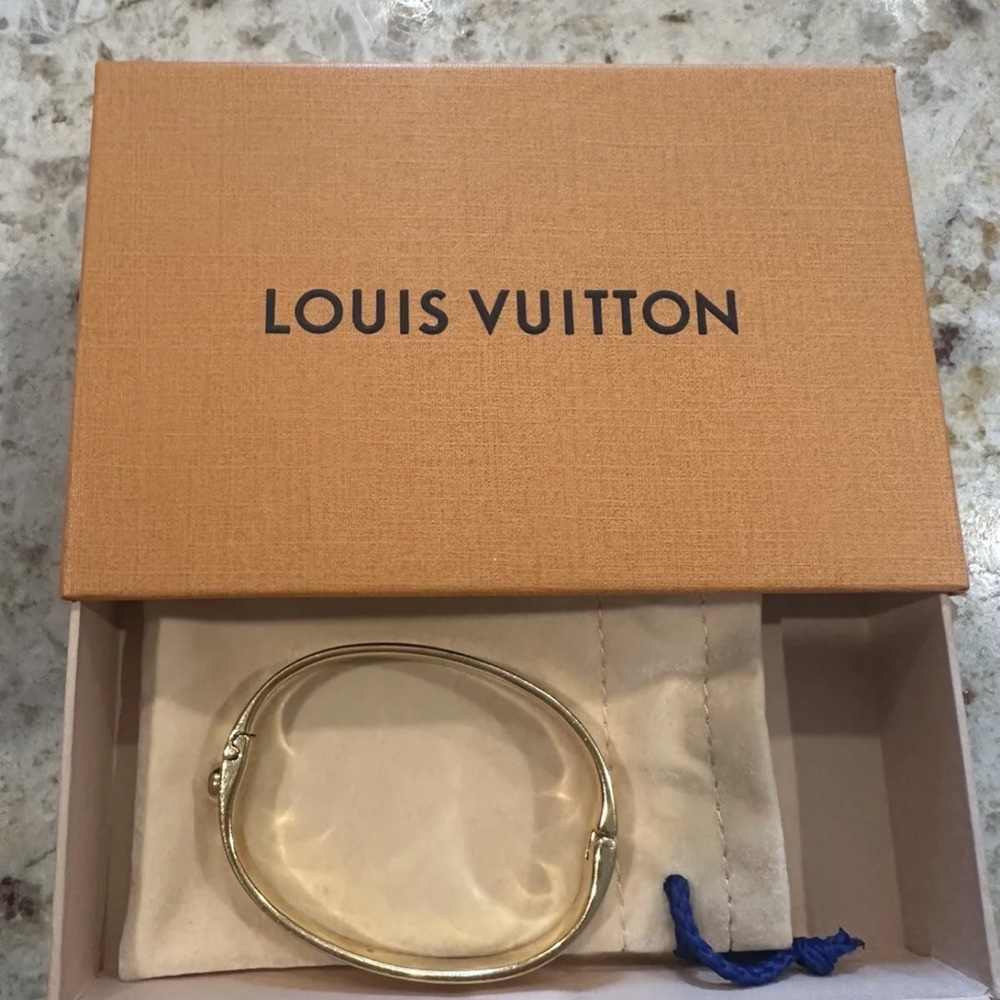 Louis Vuitton Nanogram Bangle. Used. In good condition. dust-bag & box included - Picture 8 of 8